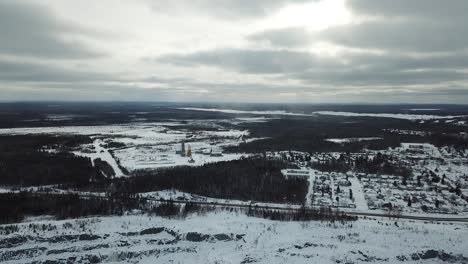 Puesta-De-Sol-Invierno-Canadá-Aceite-Y-Mina-De-Oro-Campo-De-Cantera-Fábrica---Drone-4k-Antena