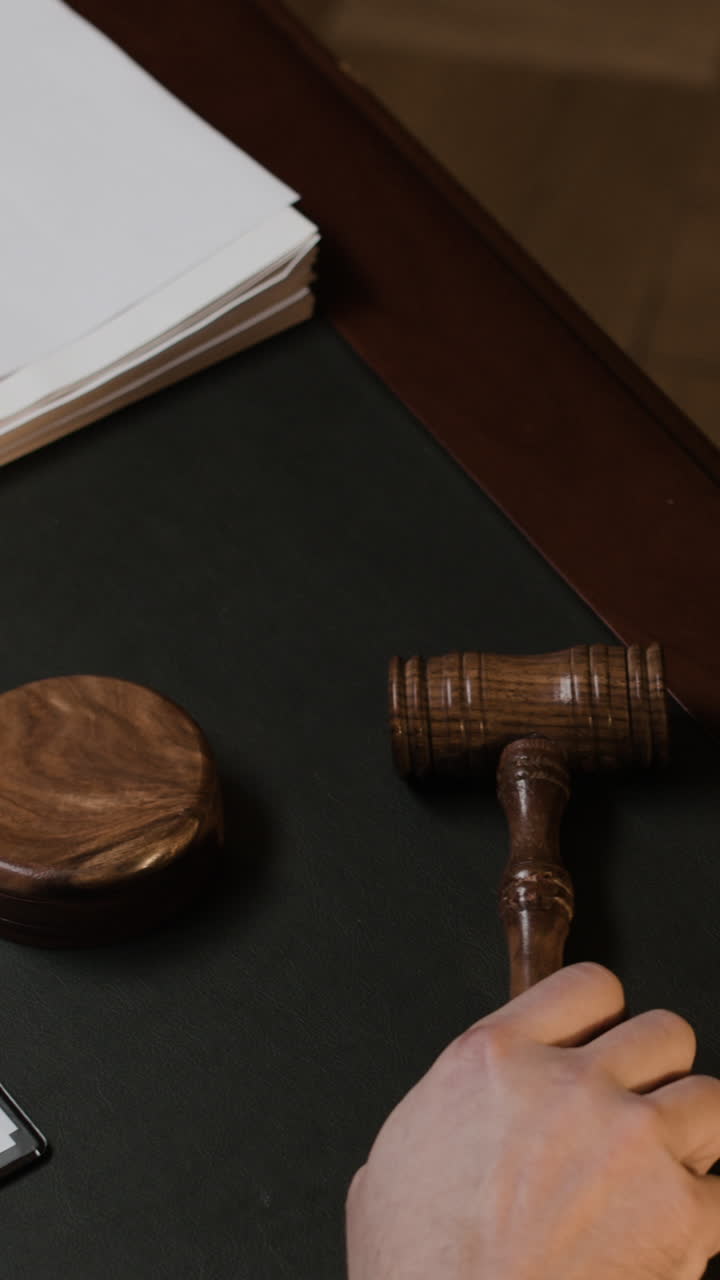 procedimientos legales en una sala de juicio