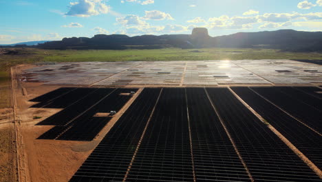 vista de vuelo de drones de la producción de energía verde en arizona