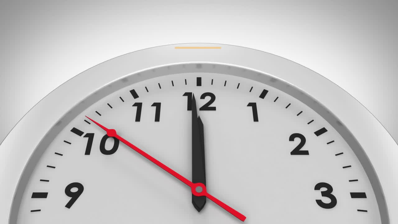 animación del texto de feliz año nuevo sobre el reloj que muestra la medianoche