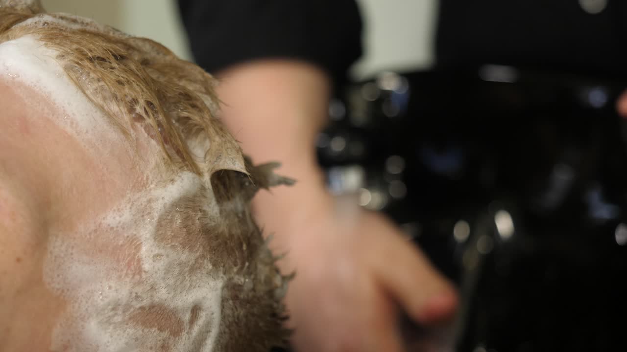 Hårvask i en salon