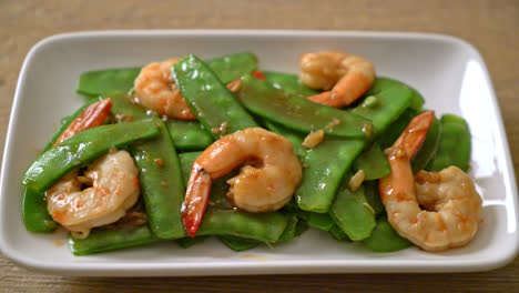 stir-fried green peas with shrimp - homemade food style