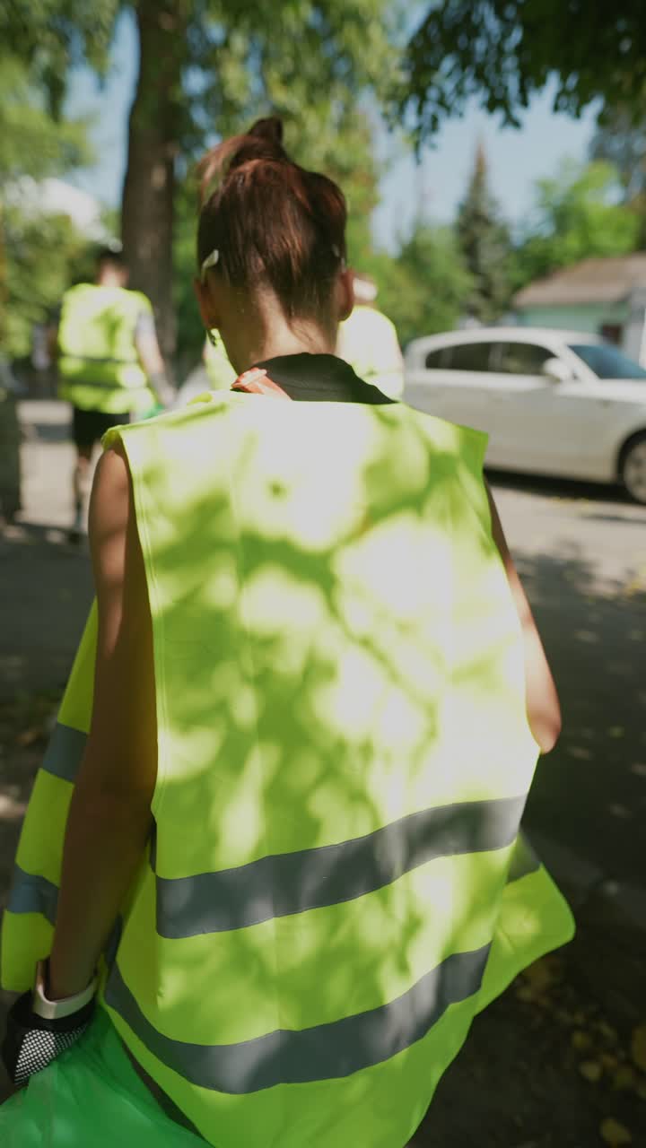 지역 사회 청소 자원 봉사자