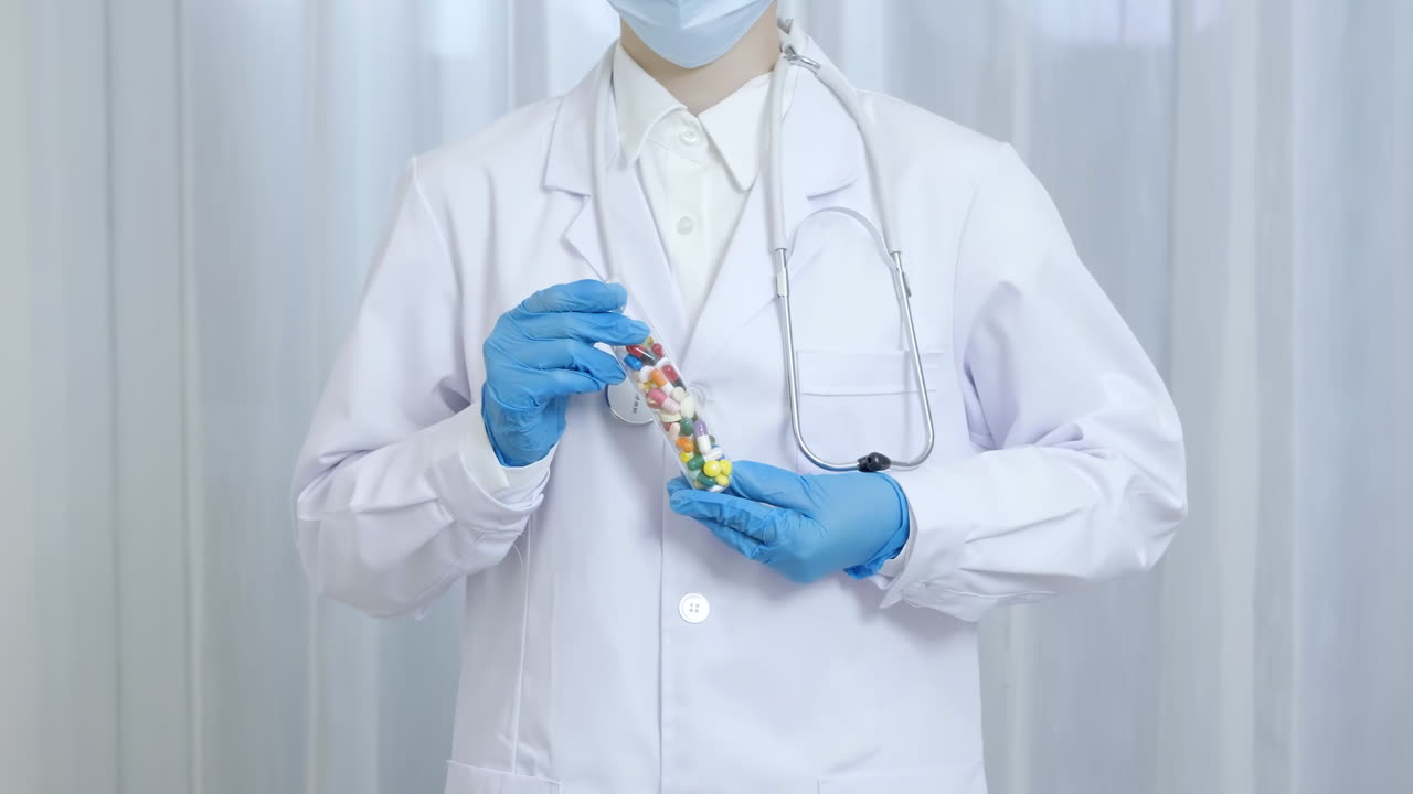 Tesori nutrizionali: pillole, capsule, vitamine e integratori multicolori, farmaci che simboleggiano la medicina moderna, l'assistenza sanitaria e il benessere, rappresentando vari trattamenti.