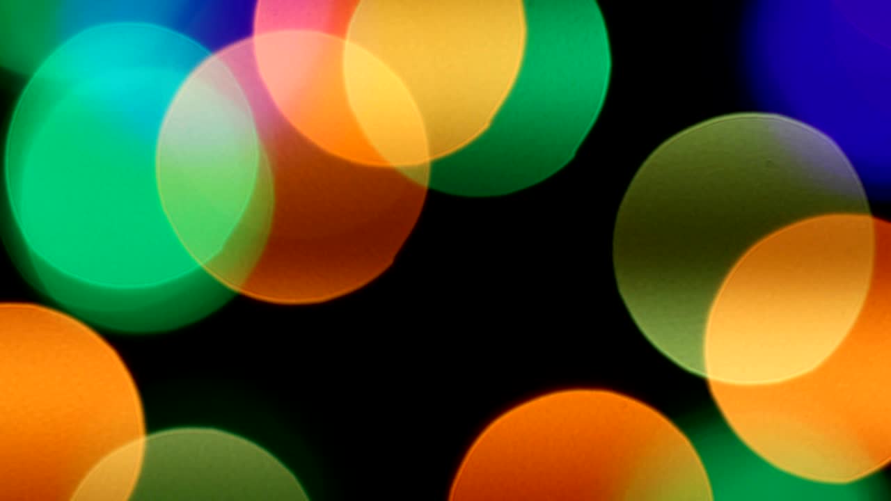 검은색에 큰 박이는 움직이는 불빛