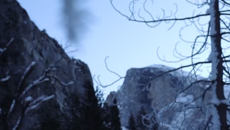 Yosemite-National-Park-Half-Dome-in-winter-with-frozen-ice