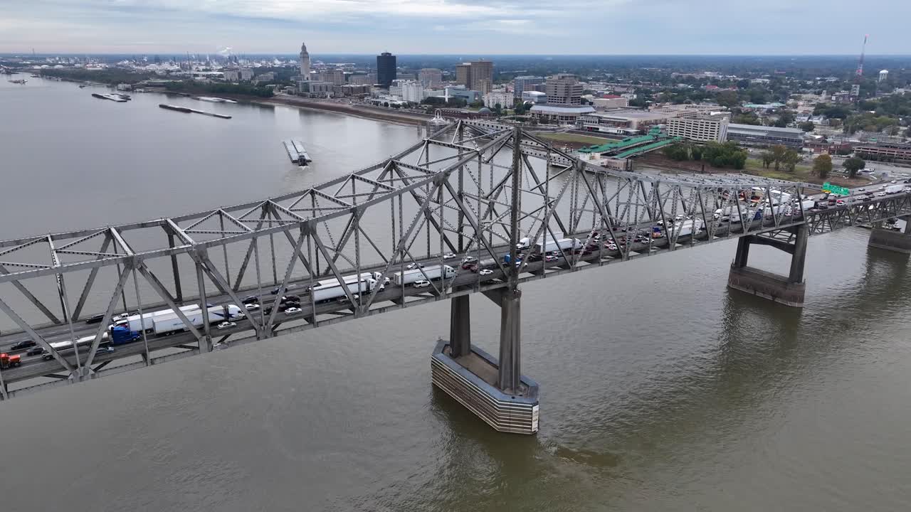 루이지애나 배턴 루지의 talmadge 기념 다리