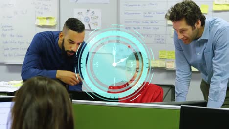 animación del reloj moviéndose rápido sobre los colegas de negocios en la oficina