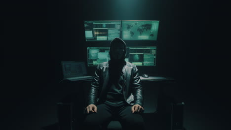 in una stanza buia hacker