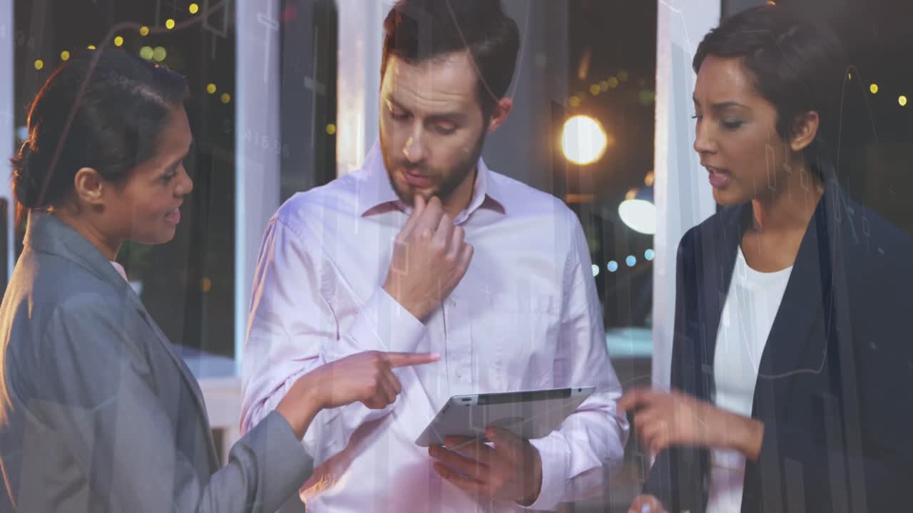 사무실에서 다양한 사업가들에 대한 금융 데이터 처리의 활성화