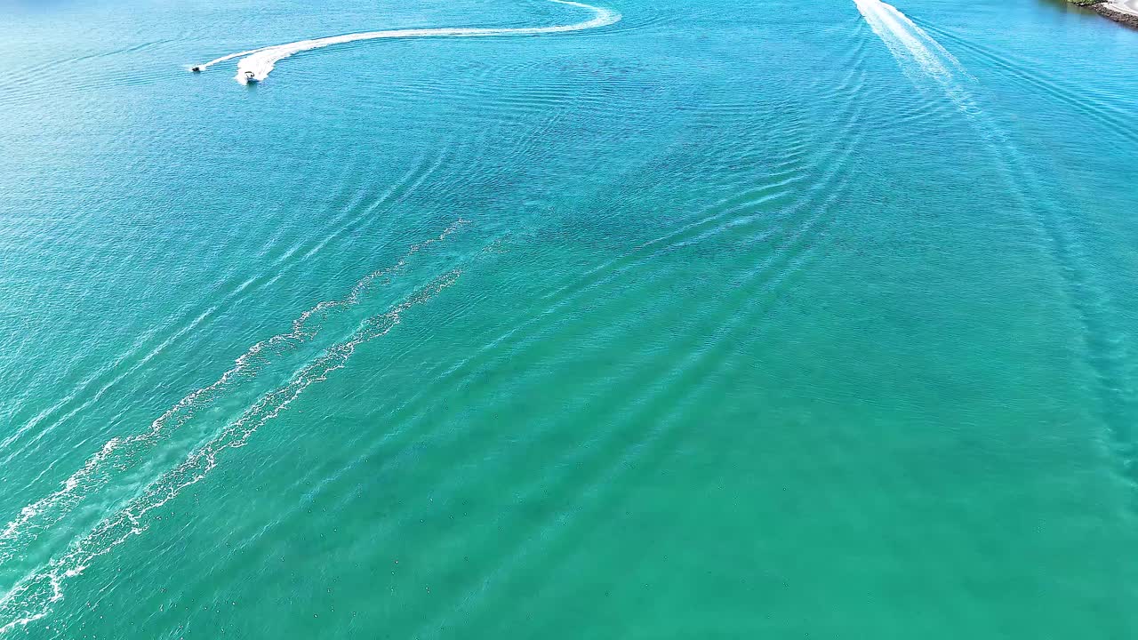 트위드 강 표면에 패턴을 만드는 보트