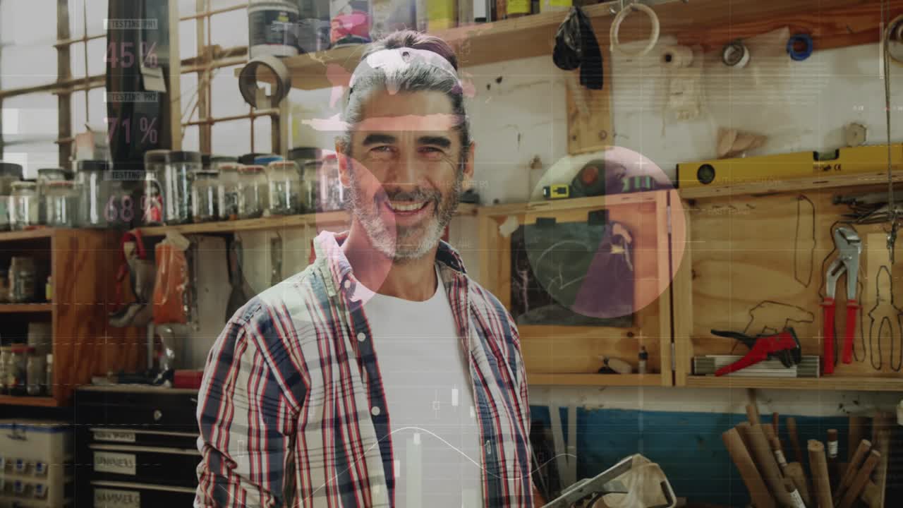 Animazione di statistiche ed elaborazione dati su sfondo grigio