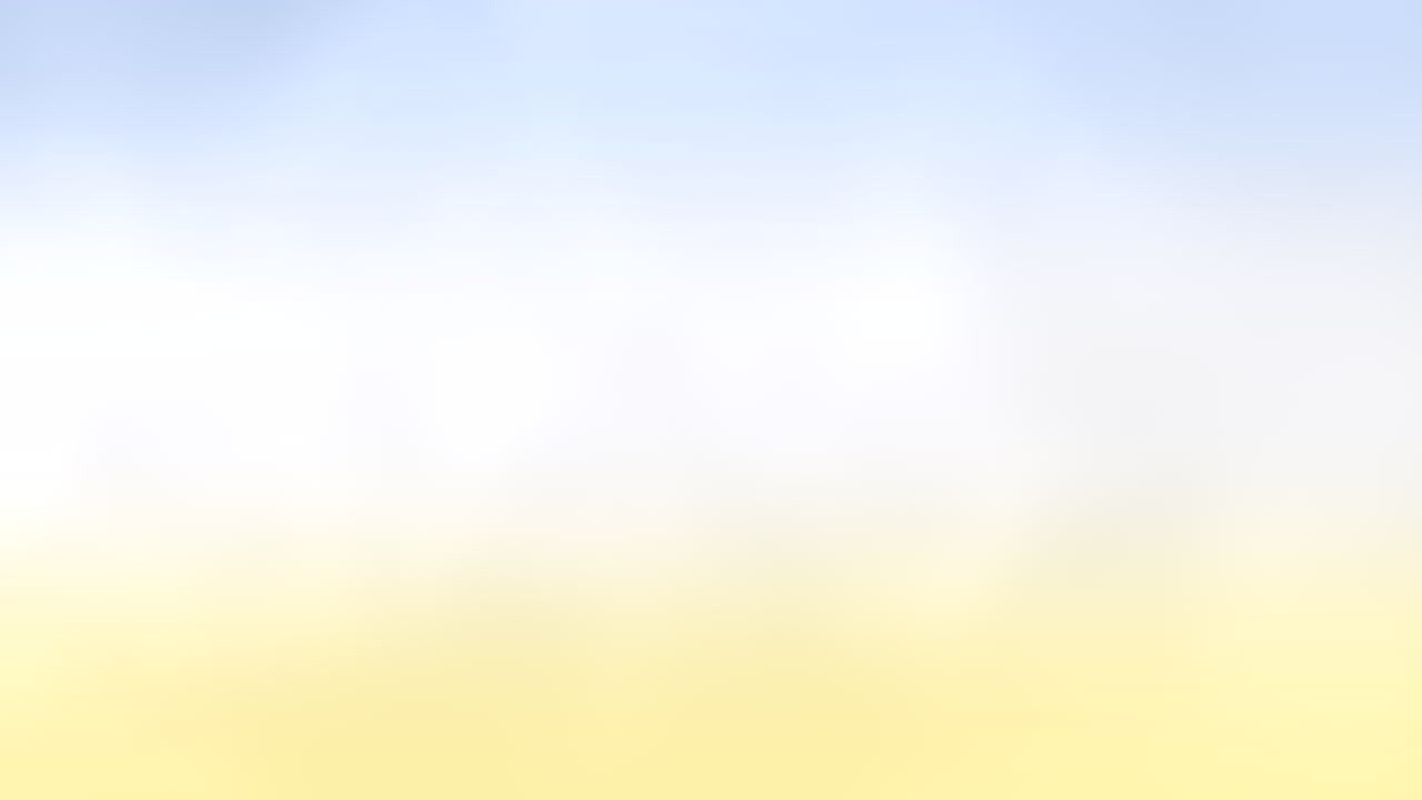 활기찬 일몰은 흐릿한 화려함으로 하늘을 칠합니다.