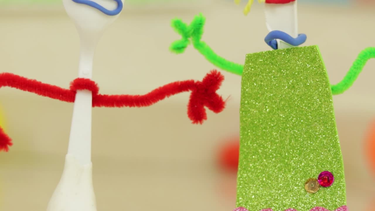 재활용, 놀이, 지속 가능한 재료로 수작업 장난감