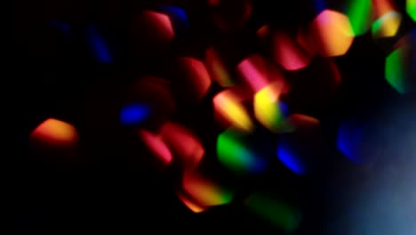las lentes brillantes las luces festivas multicolores