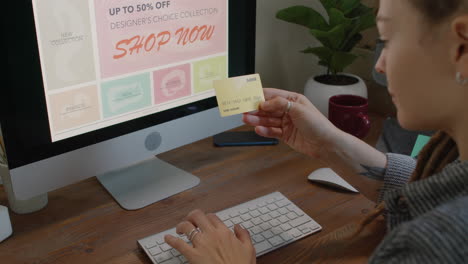 girl shopping online
