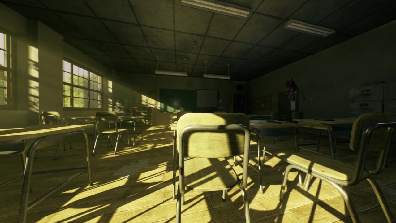 Silenzio nell'ora d'oro in aula, una stanza vuota inondata dalla calda luce del sole.