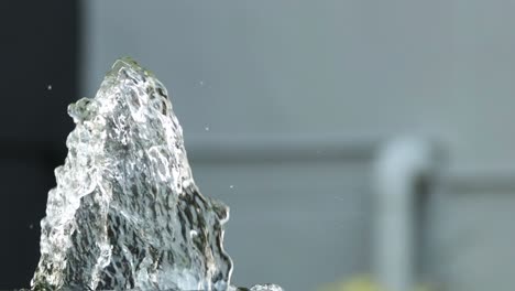 primer plano de una fuente de agua en movimiento