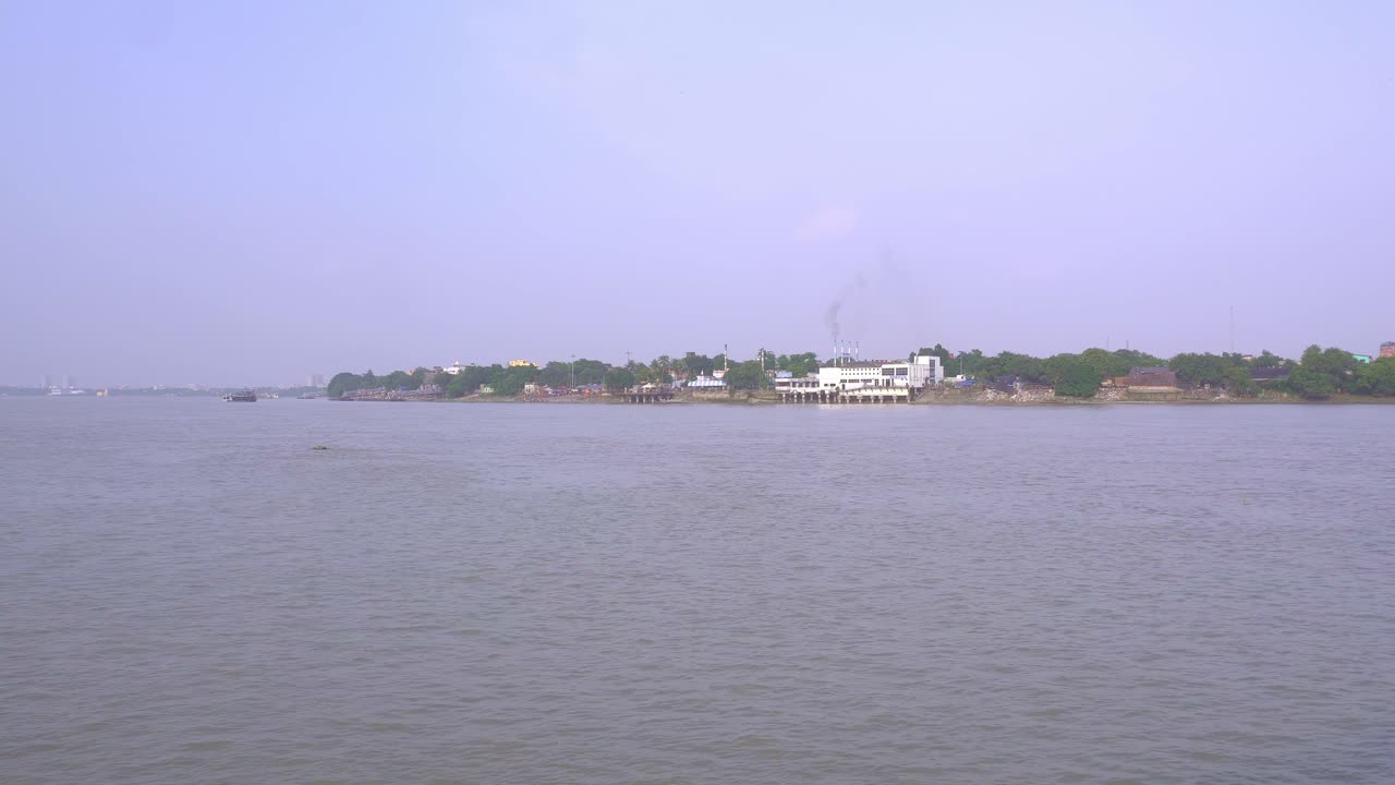 las aguas del santo ganges han estado fluyendo durante siglos.