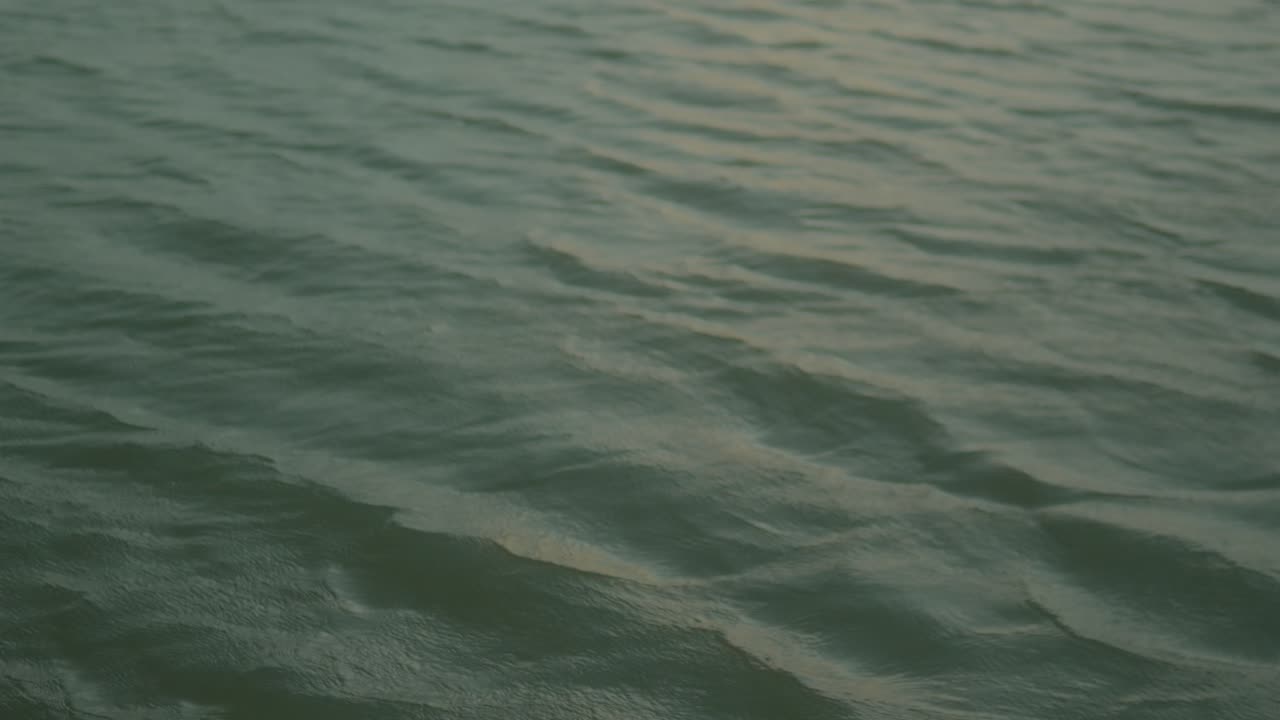 superficie de agua tranquila