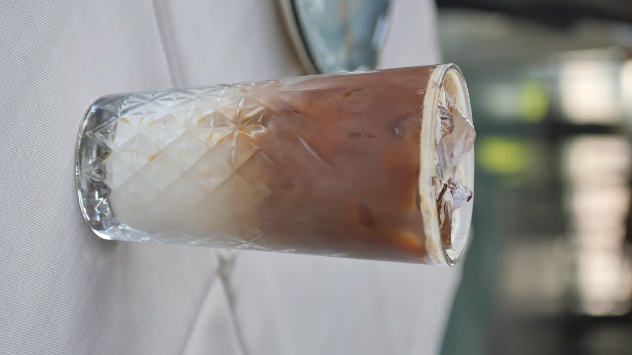 Café con leche helado en un vaso
