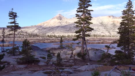 toma de establecimiento de la desolación del desierto en las montañas de sierra nevada california