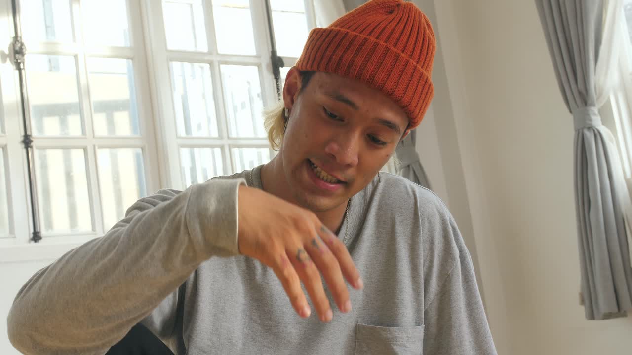 Funny Asian Male Dancer Take A Rest, Video In 4K 50Fps