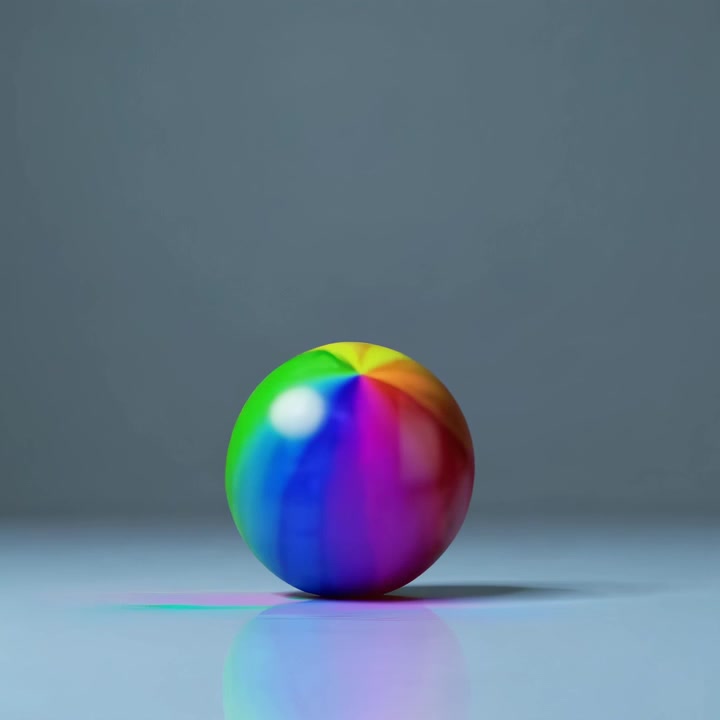 Esfera de colores del arcoíris rebotando sobre una superficie reflectante