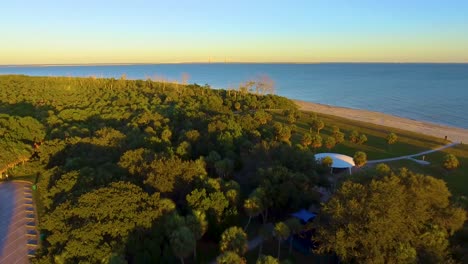 4K-Drohnenvideo-Der-Sunshine-Skyway-Bridge-über-Die-Tampa-Bay-Und-Den-Golf-Von-Mexiko-In-Der-Nähe-Von-St