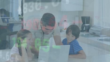 animación del procesamiento de datos financieros sobre padre, hija e hijo caucásicos usando computadora portátil en casa
