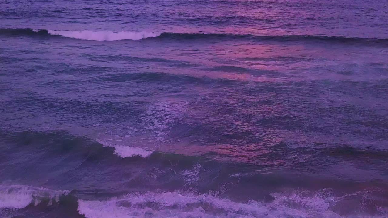 Sea waves seen from top