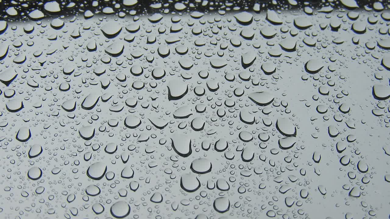 clima lluvioso fuera de la ventana