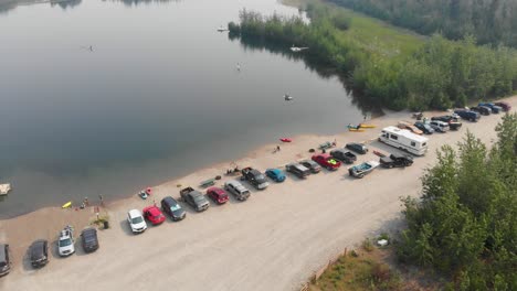 Video-De-Drones-De-4k-De-Surfistas-De-Remo-Y-Kayakistas-En-El-Lago-Cushman-En-Fairbanks,-Ak-Durante-El-Día-De-Verano-7