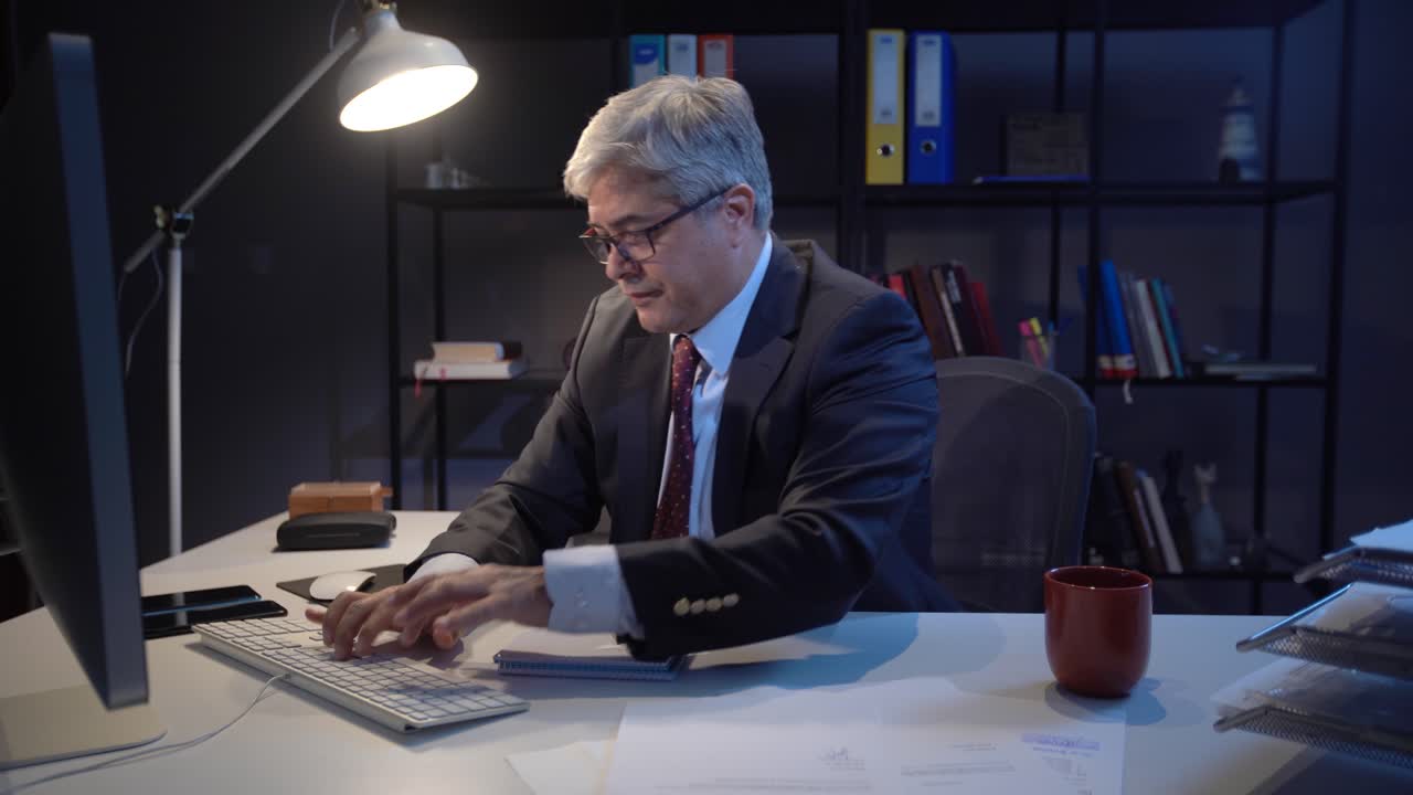 un uomo d'affari molto impegnato.