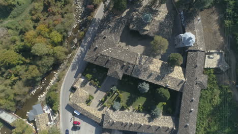 Spin-Antenne:-Fliegen-Sie-Mitten-In-Der-Vegetation-Zum-Trojanischen-Kloster-In-Bulgarien