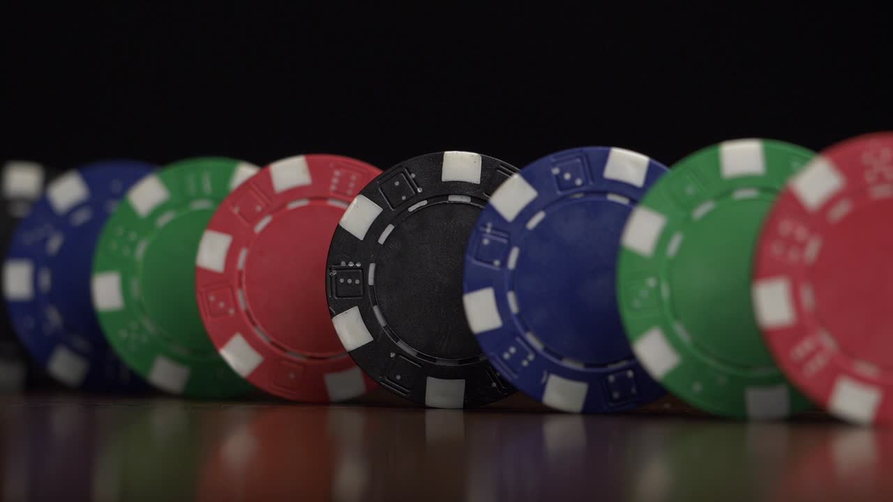 Chip di poker sul tavolo
