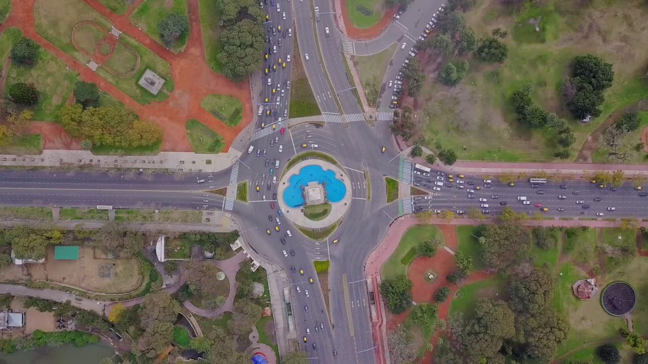 부에노스아이레스 시 (buenos aires city) 의 에어뷰 (airview) 도로 (avenue) 로터리 (rotary)