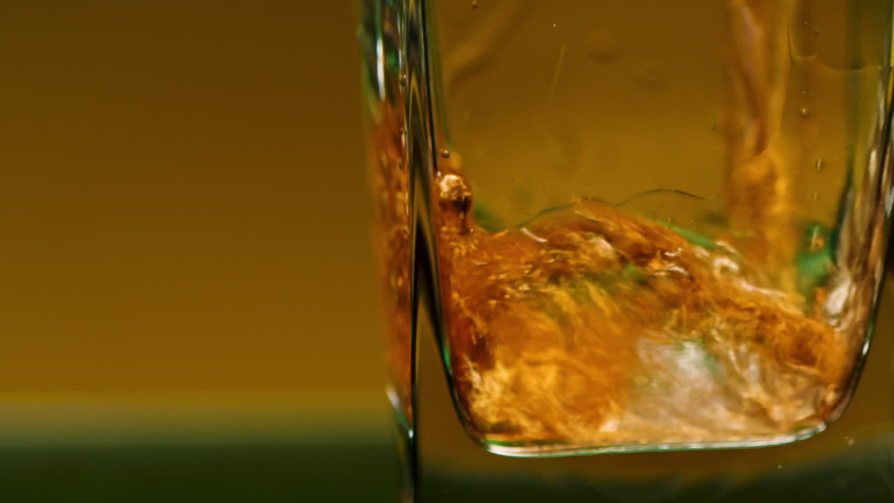 술 을 는 것 의 클로즈업