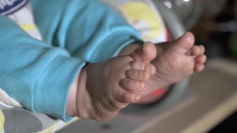 Feet-of-newborn-baby-closeup-outdoors