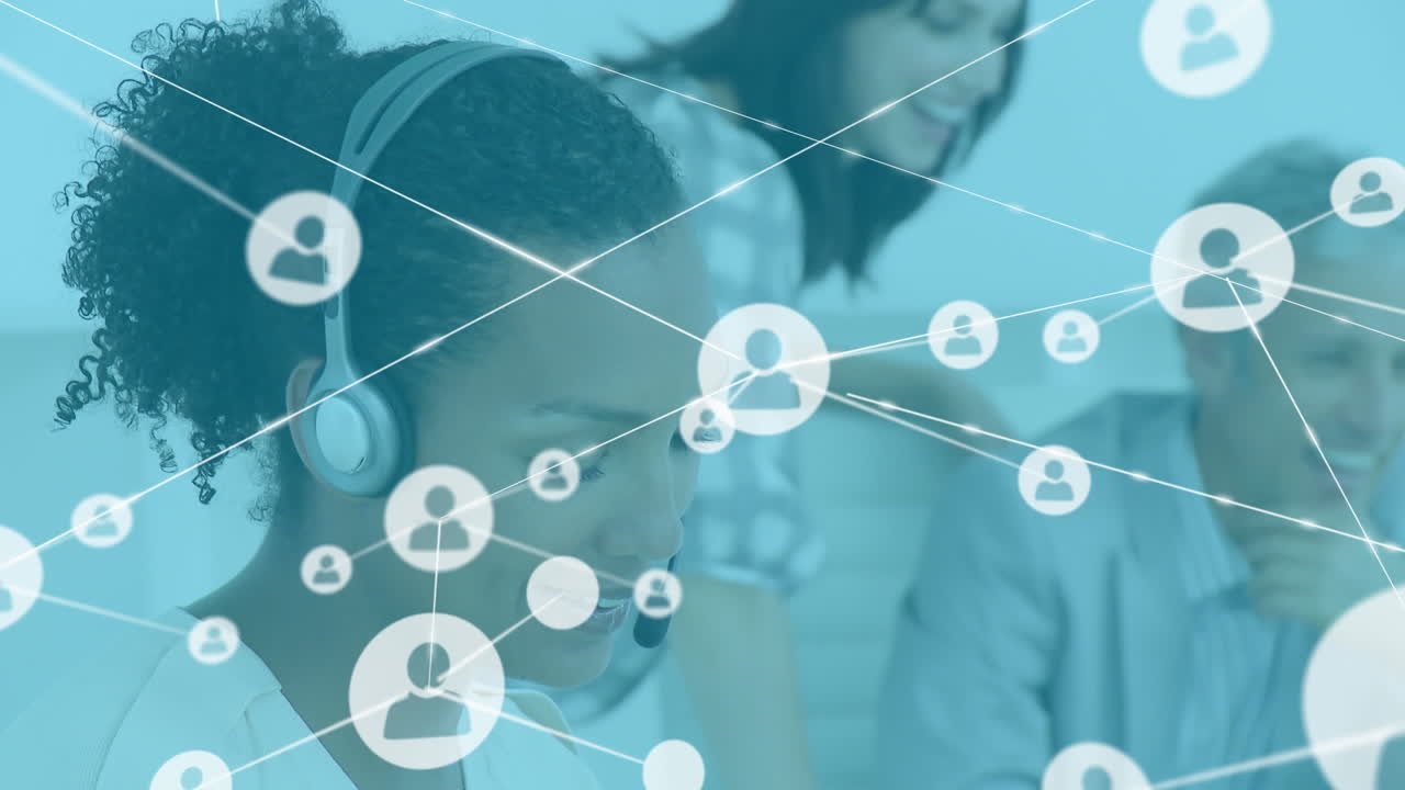 사무실에서 전화 헤드으로 대화하는 아프리카계 미국인 여성에 대한 프로필 네트워크의 애니메이션