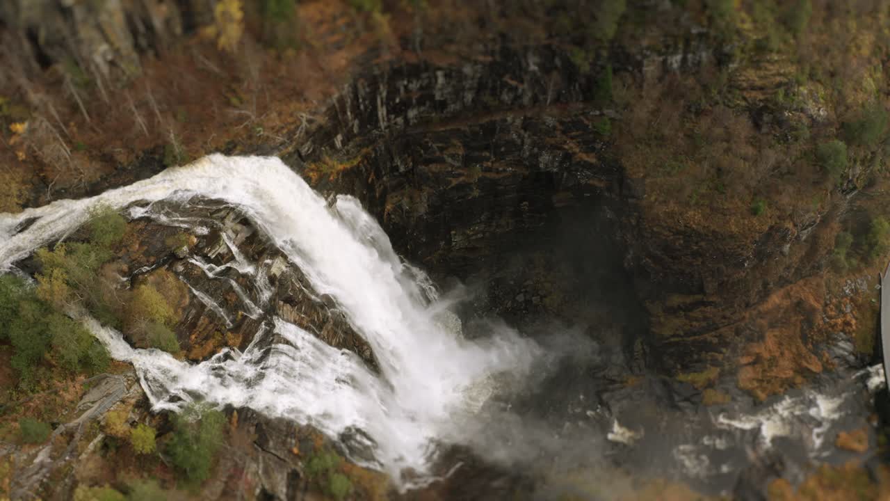 vista aérea de la cascada skjerfossen