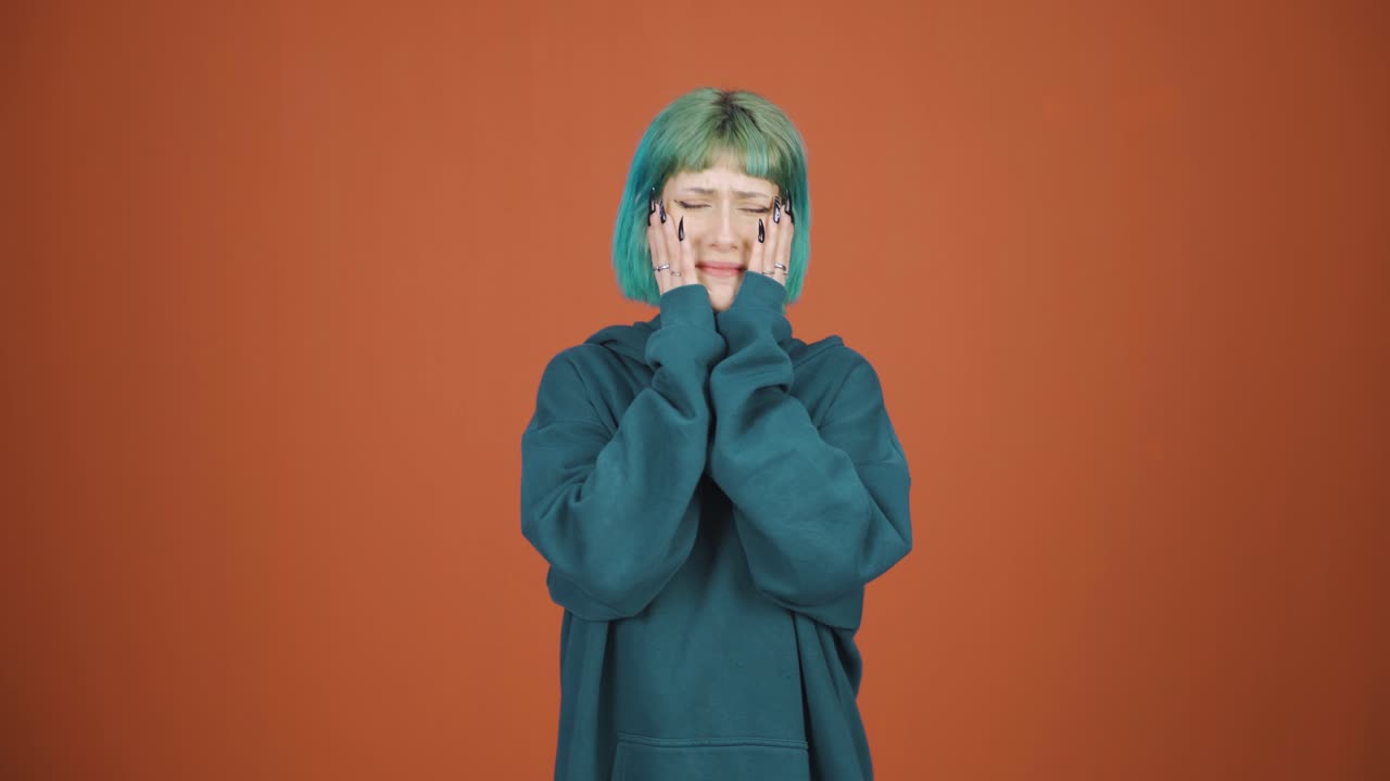 감정적 인 젊은 여성.