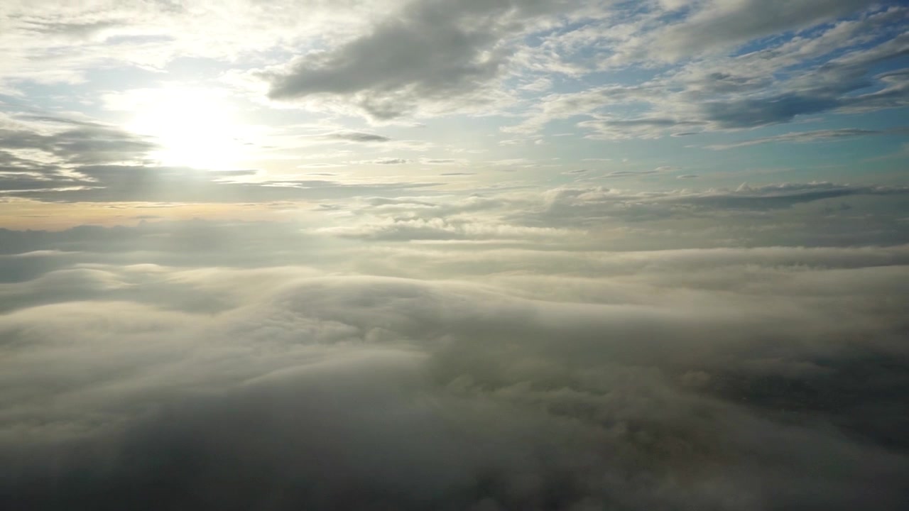 L'alba vista dall'aereo
