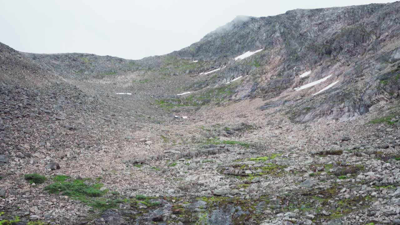 노르웨이 의 센자 섬 에 있는  ⁇ 바난 산책지 에 있는 순수 한 호수