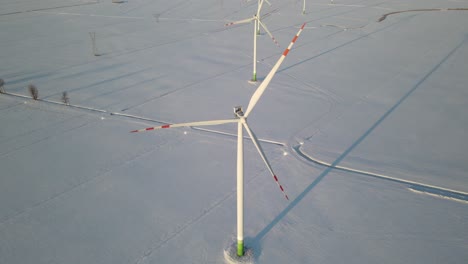 planta de molino de viento de generación de energía afueras de polonia elblag