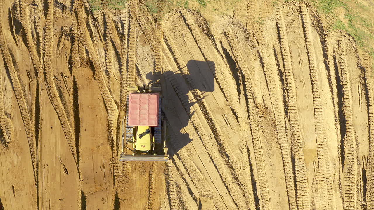 maquinaria pesada en el trabajo