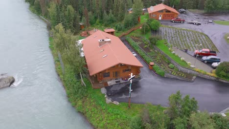 Aerial-footage-a-cabin-next-to-the-Kenai-River-in-Alaska