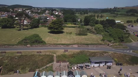 Una-Vista-Aérea-De-Las-Hermosas-Playas-De-Guijarros-De-Budleigh-Salterton,-Un-Pequeño-Pueblo-En-La-Costa-Jurásica-En-El-Este-De-Devon,-Inglaterra-Cerca-De-Exeter