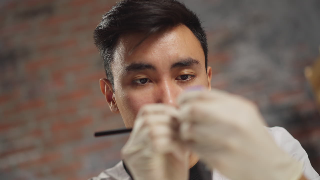 아시아 연구원 은 물질  ⁇ 플 을 가진 튜브 에 태그 를 쓴다