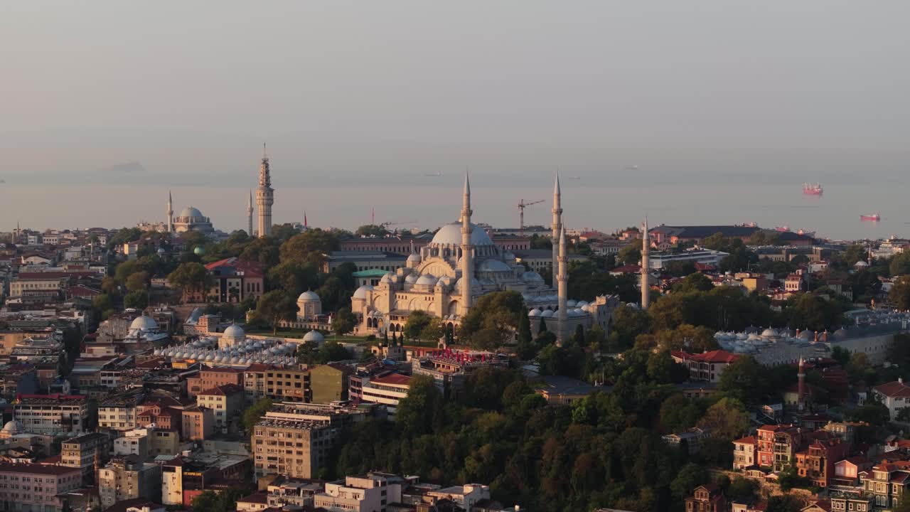mezquita suleymaniye al amanecer - disparo de un avión no tripulado hacia adelante